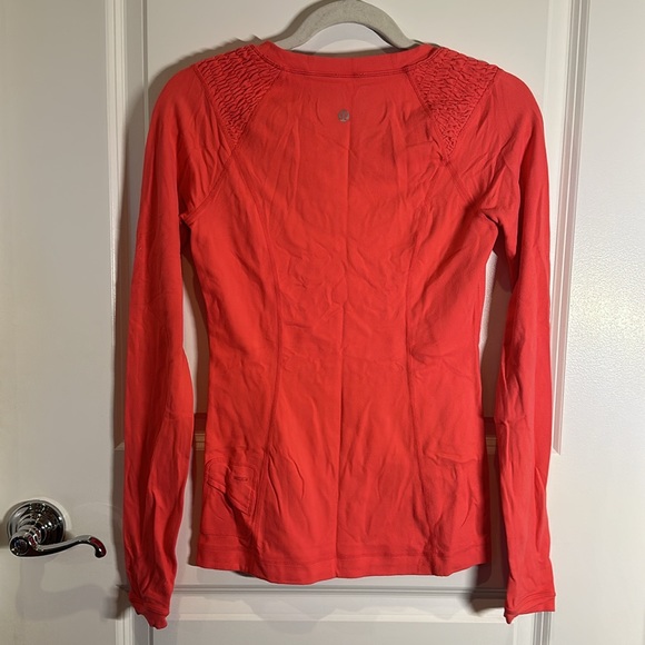 Lululemon Rulu Longsleeve Top size 6 - Picture 3 of 3